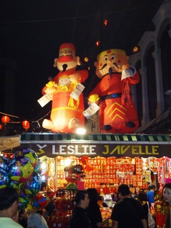 god of wealth in singapore chinatown