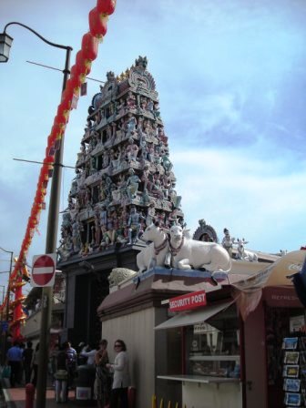 sri mariamman temple in singapore chinatown