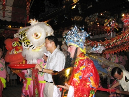 god of wealth in thian hock keng