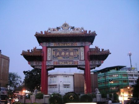 archway in bangkok chinatown